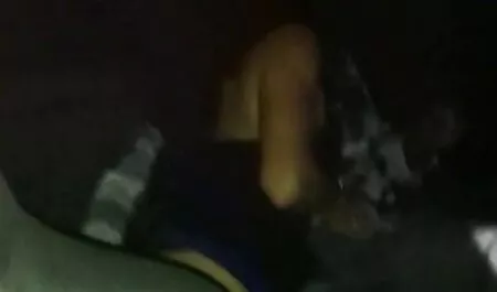 श्यामला ने इंग्लिश फुल सेक्स फिल्म एक लंबे डिक को चूसा और सोफे पर गड़बड़ कर दिया