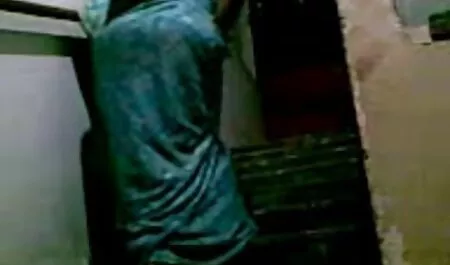 एक बालों बिल्ली में एक milf हिंदी पिक्चर सेक्सी मूवी गड़बड़