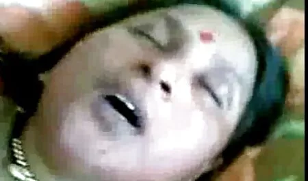 चिक सिर्फ विशाल चड्डी से प्यार करती सेक्सी हिंदी मूवी वीडियो में है, जिसे वह अपने मीठे मुंह में लेती है
