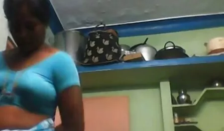 युवा फागोट सौना के पास गए, भाप कमरे के बाद थक गए और थोड़ा आराम करने के लिए एक सेक्सी मूवी सेक्सी मूवी हिंदी में बड़े चमड़े के सोफे पर बैठ गए। खैर, एक बैंग के बिना हार्ड बैंग में क्या आराम है