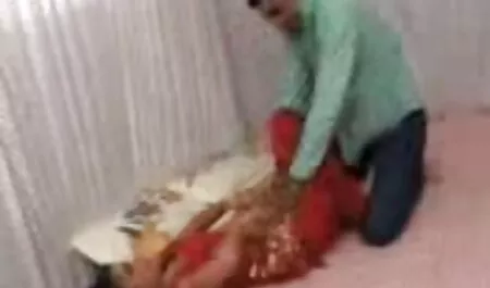 एक युवा लड़की सुबह जल्दी उठती है और सेक्स चाहती है, अपने प्रेमी से कंबल फेंककर, उसे एक blowjob के साथ जगाया और बिल्ली की तरह उठी, लड़के के लिए उसके छेद को ववव सेक्स फिल्म प्रतिस्थापित किया