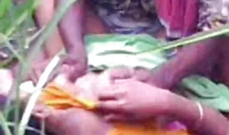 अन्या वीडियो सेक्सी हिंदी मूवी ने एक वेबकैम के सामने एक नृत्य किया