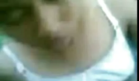 कुतिया मूवी सेक्सी बीएफ उसे संभोग करने के लिए ले आई