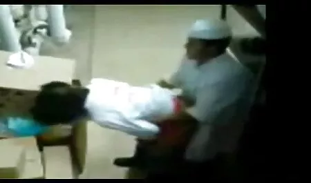 हॉर्नी एशियन अपने ग्राहक के गधे को चाटती है सेक्सी हिंदी मूवी फिल्म