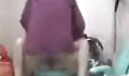 अनचाही पबियों वाली सेक्सी मूवी हिन्दी लड़की कैमरे पर हस्तमैथुन करती है
