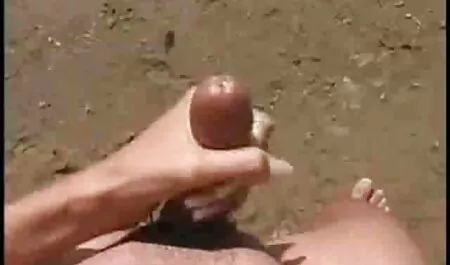 सुंदर सेक्सी मूवी हिंदी लड़की हैंडल के साथ डिक बंद झटका