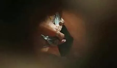 एक सार्वजनिक बस में, सेक्सी में हिंदी मूवी गधे में एक साथी को चोदता है