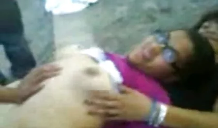 दोस्त ने बिस्तर पर अपने मोटे तने सेक्सी मूवी हिंदी में को झटका दिया