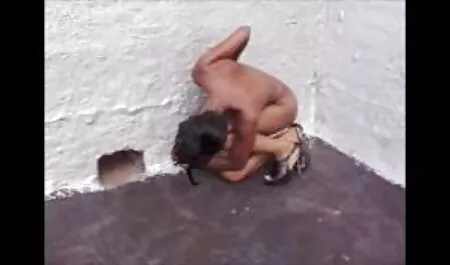 वो अपनी चूत को ठीक से फुल सेक्स हिंदी मूवी सहलाती है