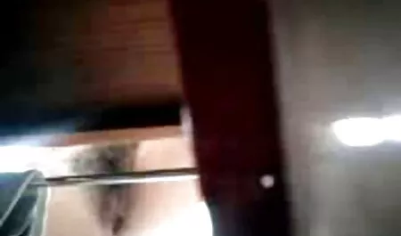 गोरा एक गर्म स्नान से बाहर आया और सेक्सी फुल मूवी वीडियो उसके शरीर को सहलाता है