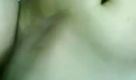 भव्य गोरा उसके स्तनों से सेक्सी मूवी फिल्म वीडियो पता चलता है